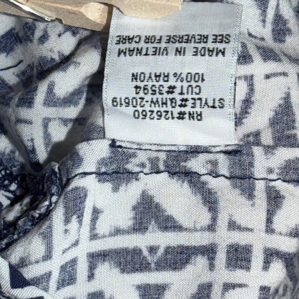 Velvet Heart Blue White Geometric Tile Print Button Down Shirt QMW-20619 Large - Picture 6 of 7
